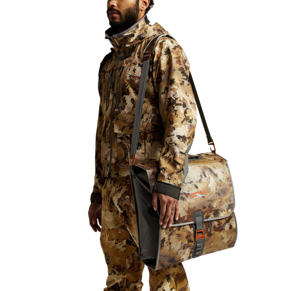 Img-SITKA-WF-2021-40083-WL-Wader-Storage-Bag-Optifade-Waterfowl-Marsh-Studio-2313