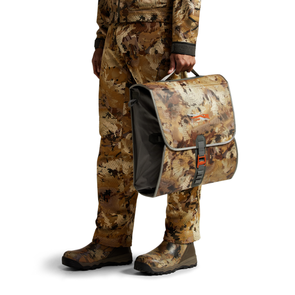 Img-SITKA-WF-2021-40083-WL-Wader-Storage-Bag-Optifade-Waterfowl-Marsh-Studio-2316